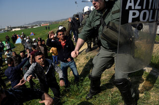 2019-04-04T152722Z_772124022_RC11A781B720_RTRMADP_3_EUROPE-MIGRANTS-GREECE-BORDER.JPG