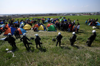 2019-04-04T154232Z_1709323737_RC15F10A0C60_RTRMADP_3_EUROPE-MIGRANTS-GREECE-BORDER.JPG