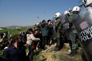 2019-04-04T154227Z_1126746976_RC178AFB1C60_RTRMADP_3_EUROPE-MIGRANTS-GREECE-BORDER.JPG