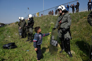 2019-04-04T154223Z_1461341459_RC128D37AFF0_RTRMADP_3_EUROPE-MIGRANTS-GREECE-BORDER.JPG