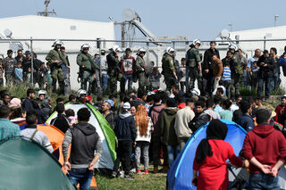 2019-04-04T154357Z_136945783_RC1ACFEF1D10_RTRMADP_3_EUROPE-MIGRANTS-GREECE-BORDER.JPG