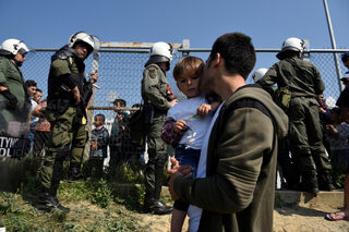 2019-04-04T154245Z_2123403088_RC1DA036C940_RTRMADP_3_EUROPE-MIGRANTS-GREECE-BORDER.JPG