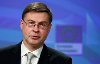 2019-04-06T111346Z_118251981_RC1EA1989400_RTRMADP_3_ITALY-EUROZONE-DOMBROVSKIS.JPG