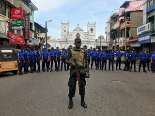 2019-04-21T045613Z_1050380740_RC1C482CAD20_RTRMADP_3_SRI-LANKA-BLAST.JPG