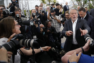 2019-05-19T120228Z_902470283_UP1EF5J0XG4P7_RTRMADP_3_FILMFESTIVAL-CANNES-ALAIN-DELON.JPG