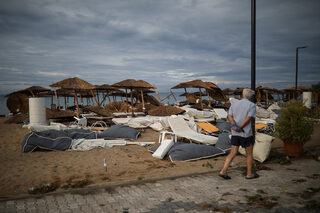 2019-07-11T054639Z_919123624_RC1BDA2DC8D0_RTRMADP_3_GREECE-WEATHER.JPG