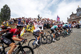 1-2019-07-06T154018Z_1349394145_RC1F206A63F0_RTRMADP_3_CYCLING-FRANCE.JPG