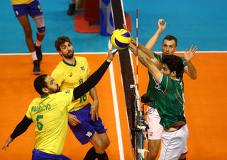 BrazilsMauricioBorgesAlmeidaSilvaandBulgariasTodorSkrimovbattlefortheball.jpg