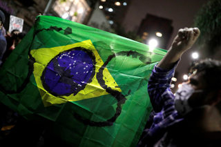 2019-08-23T233804Z_1019824805_RC173D7249C0_RTRMADP_3_BRAZIL-ENVIRONMENT-PROTESTS.JPG