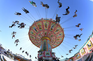 2019-09-21T124246Z_2028623530_RC1A7CB254E0_RTRMADP_3_GERMANY-OKTOBERFEST.JPG