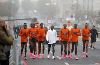 2019-10-12T060331Z_121804349_RC1D739225E0_RTRMADP_3_ATHLETICS-KIPCHOGE.JPG