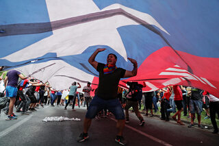 2019-10-25T225937Z_929710644_RC1ADFD7EBE0_RTRMADP_3_CHILE-PROTESTS.JPG