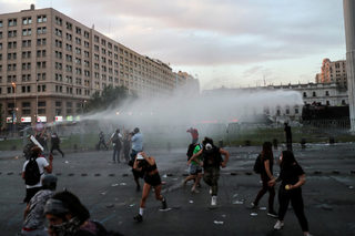 2019-10-25T231700Z_1184012816_RC1325FB4F20_RTRMADP_3_CHILE-PROTESTS.JPG