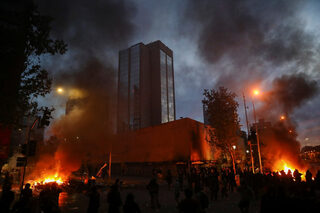 2019-10-25T235237Z_1595685361_RC15E8EC4300_RTRMADP_3_CHILE-PROTESTS.JPG