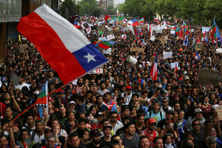 2019-10-26T010641Z_1907224602_RC134BCCCF00_RTRMADP_3_CHILE-PROTESTS.JPG