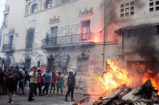 2019-10-26T012538Z_258801952_RC115BA64F60_RTRMADP_3_CHILE-PROTESTS.JPG