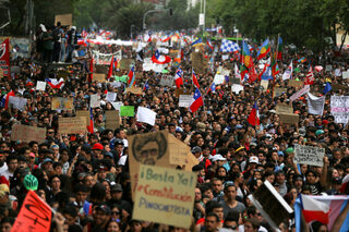 2019-10-26T002527Z_1382512965_RC18E6D574B0_RTRMADP_3_CHILE-PROTESTS.JPG