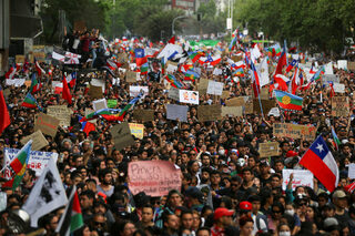 2019-10-26T010659Z_1361007362_RC11DCA570B0_RTRMADP_3_CHILE-PROTESTS.JPG