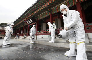 2020-01-30T080051Z_723577098_RC28QE9CRUIV_RTRMADP_3_CHINA-HEALTH-SOUTHKOREA.JPG
