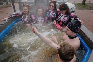 2020-02-15T163113Z_1805478964_RC241F9ODKCB_RTRMADP_3_ESTONIA-SAUNA-MARATHON.JPG