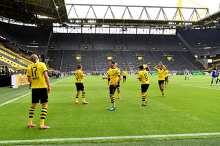 2020-05-16T141152Z_1862313433_RC2QPG9BR10B_RTRMADP_3_SOCCER-GERMANY-DOR-S04-REPORT.JPG