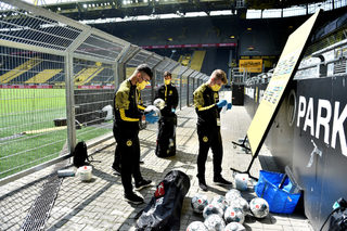 2020-05-16T000000Z_1679117269_RC2OPG9DAEYL_RTRMADP_3_SOCCER-GERMANY-DOR-S04-REPORT.JPG