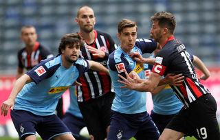 2020-05-16T170717Z_1883603634_RC2TPG9SUX3Z_RTRMADP_3_SOCCER-GERMANY-SGE-BMG-REPORT.JPG