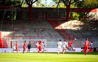 2020-05-17T163611Z_1584098555_RC2GQG97ILYM_RTRMADP_3_SOCCER-GERMANY-UNB-BAY-REPORT.JPG