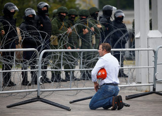 2020-08-23T193205Z_1689955008_RC2VJI9L1KJ5_RTRMADP_3_BELARUS-ELECTION-PROTESTS.JPG