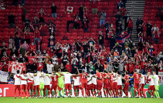 2020-09-24T220912Z_1238404140_UP1EG9O1OWR0N_RTRMADP_3_SOCCER-SUPER-BAY-SEV-REPORT.JPG