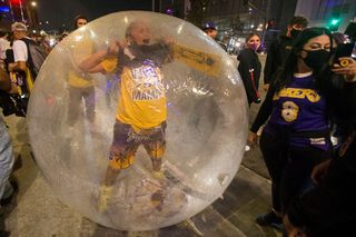 2020-10-12T055051Z_978983994_RC2TGJ9VQ037_RTRMADP_3_BASKETBALL-NBA-MIA-LAL.JPG