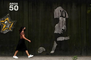 2020-10-21T162056Z_598862265_RC24NJ9JLKJD_RTRMADP_3_SOCCER-BRAZIL-PELE.JPG