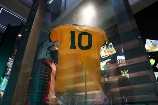 2020-10-20T165332Z_1369946310_RC2GMJ9VNDIV_RTRMADP_3_SOCCER-BRAZIL-PELE.JPG