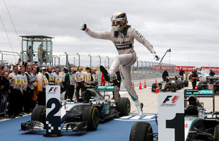 2020-10-25T183857Z_355584276_RC2UPJ93OYLJ_RTRMADP_3_MOTOR-F1-HAMILTON.JPG