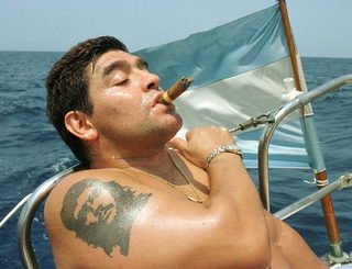 2020-11-25T201842Z_1598456317_RC2KAK9X7QNS_RTRMADP_3_SOCCER-ARGENTINA-MARADONA.JPG
