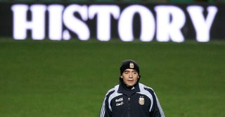 2020-11-25T165716Z_1424198653_RC2GAK9D4Y9Q_RTRMADP_3_SOCCER-ARGENTINA-MARADONA.JPG