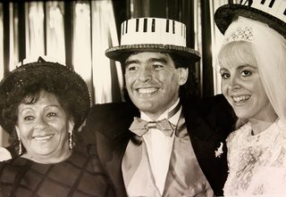 2020-11-25T170954Z_1455847363_RC2HAK9GIBMJ_RTRMADP_3_SOCCER-ARGENTINA-MARADONA.JPG