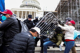 2021-01-06T211714Z_1241506376_RC2L2L91QKFL_RTRMADP_3_USA-ELECTION-PROTESTS.JPG