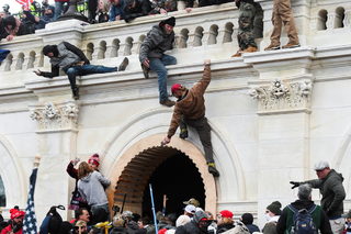 2021-01-06T220649Z_730102406_RC2M2L9JY1CG_RTRMADP_3_USA-ELECTION-PROTESTS.JPG