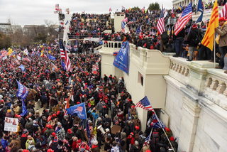 2021-01-06T210124Z_1570299208_RC2K2L93004P_RTRMADP_3_USA-ELECTION-PROTESTS.JPG
