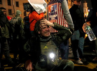 2021-01-06T152738Z_855541580_RC242L98LJ3E_RTRMADP_3_USA-ELECTION-PROTESTS.JPG
