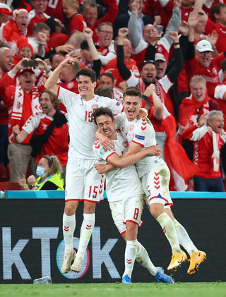 2021-06-21T230612Z_1380644400_UP1EH6L1S6AM2_RTRMADP_3_SOCCER-EURO-RUS-DNK-REPORT.JPG