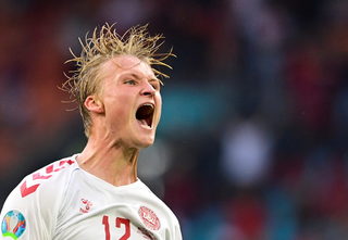 2021-06-26T182449Z_1703397242_UP1EH6Q1BN5IQ_RTRMADP_3_SOCCER-EURO-WAL-DNK-REPORT.JPG