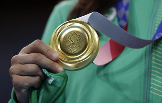 2021-08-07T063213Z_709844639_SP1EH870I5NBM_RTRMADP_3_OLYMPICS-2020-BOX-W-51KG-MEDAL.JPG