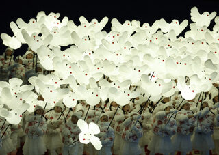 2022-02-04T143358Z_1560129223_SP1EI2414GIRF_RTRMADP_3_OLYMPICS-2022-OPENING.JPG