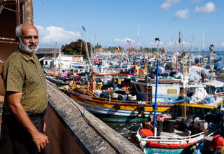 2022-04-19T010130Z_1271921532_RC23OT90M7QQ_RTRMADP_3_SRI-LANKA-CRISIS-FISHERMEN.JPG