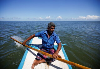 2022-04-19T010134Z_282761826_RC24OT99E5L1_RTRMADP_3_SRI-LANKA-CRISIS-FISHERMEN.JPG