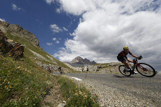 2022-07-13T152556Z_1614288472_UP1EI7D16V5U9_RTRMADP_3_CYCLING-FRANCE.JPG