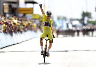 2022-07-05T163451Z_2046846144_UP1EI75177ZOC_RTRMADP_3_CYCLING-FRANCE.JPG