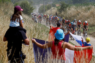 2022-07-06T225402Z_570829703_UP1EI7613MFDD_RTRMADP_3_CYCLING-FRANCE.JPG